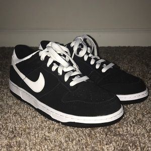Nike size 6Y boys sneakers